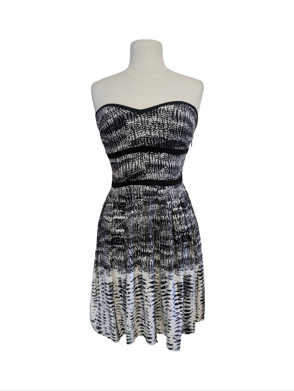 MNG strapless Mini Dress Sweetheart Neckline Fit & Flare Gradient Black White